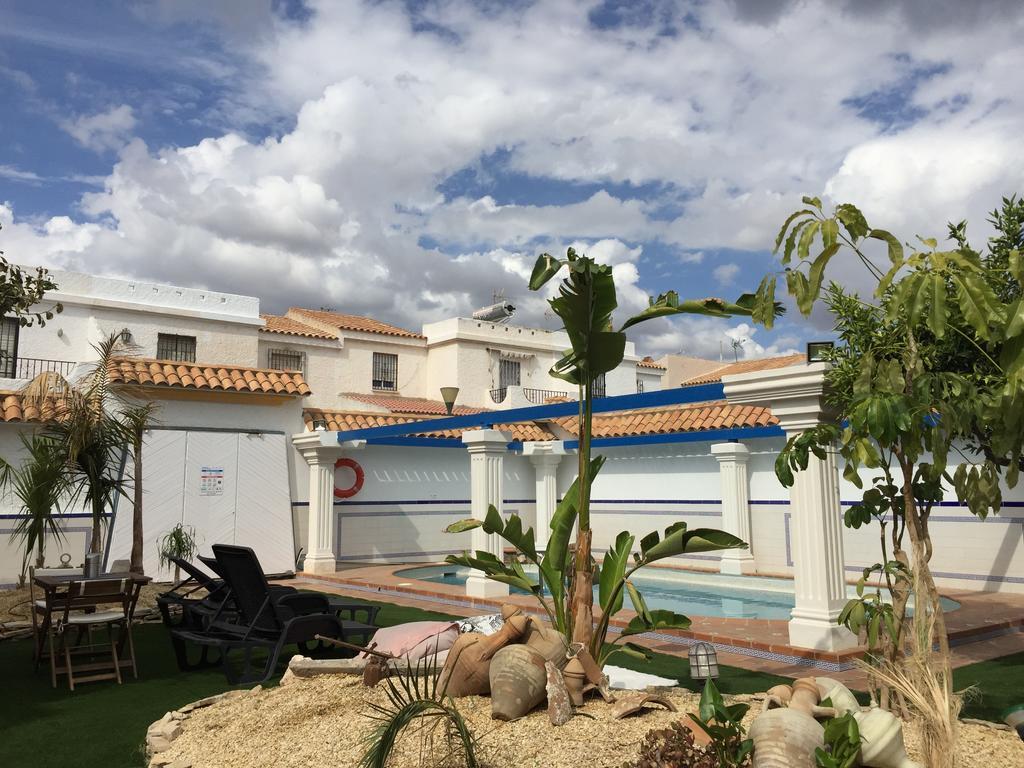 16:9 Los Molinos Suites Almería Chambre photo
